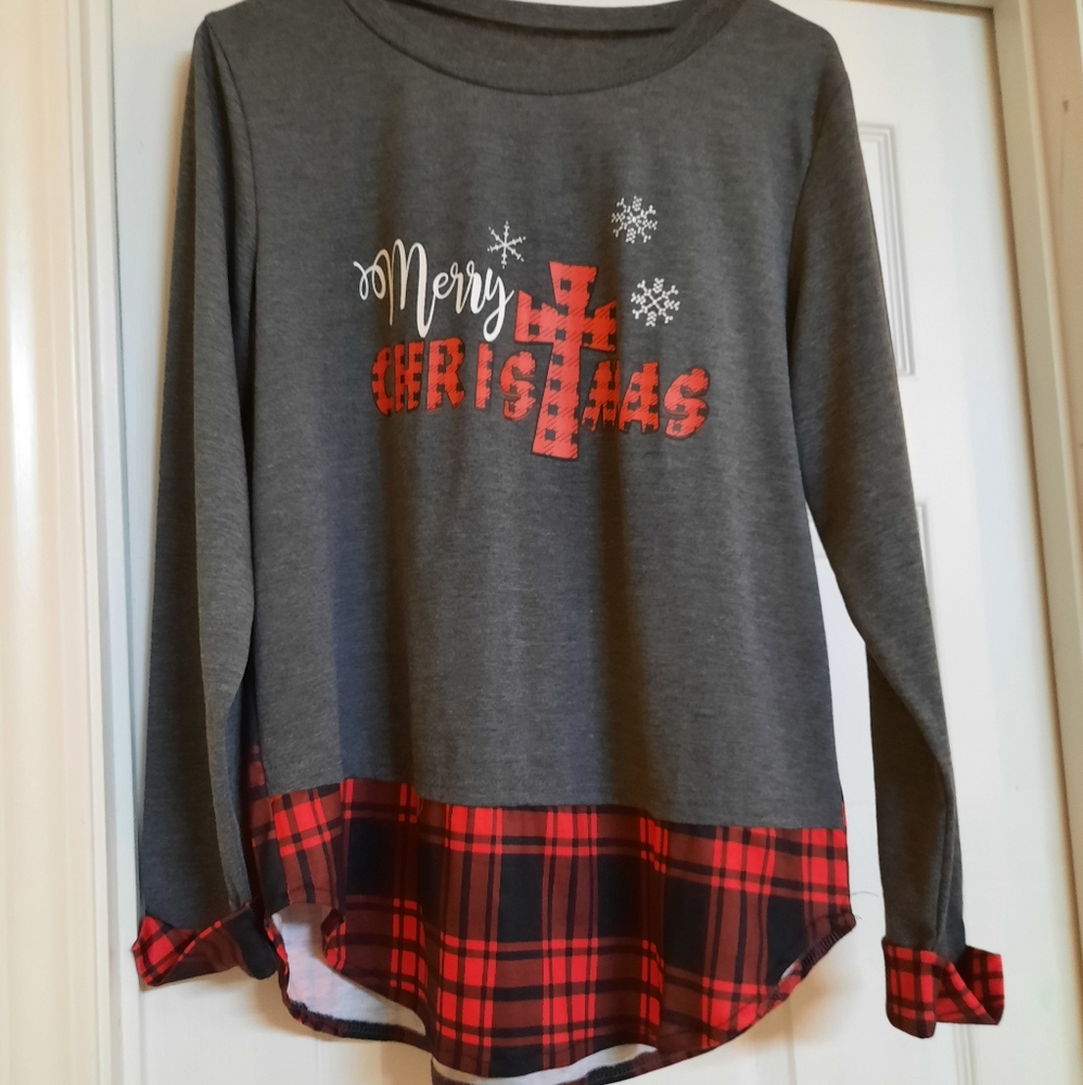 Grey cotton Christmas top, with Plaid sleeves